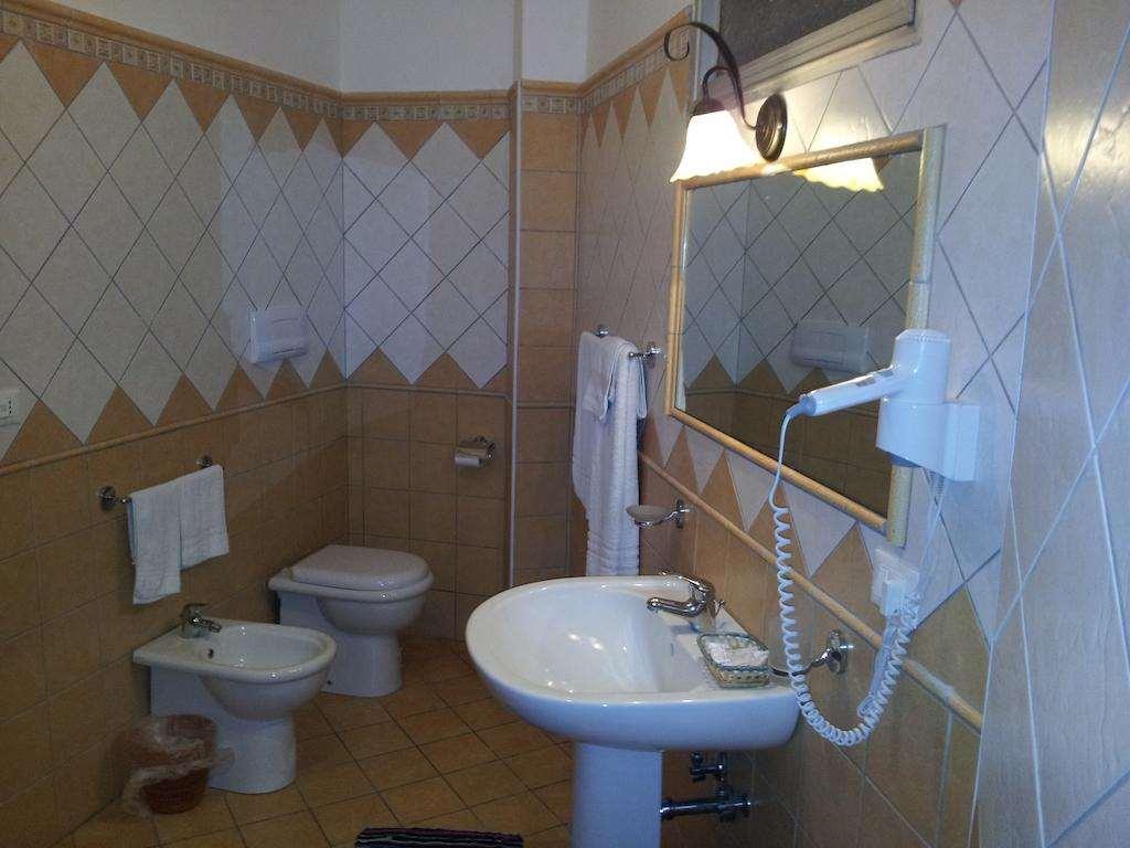 George Hotel Barcellona Pozzo di Gotto Zimmer foto