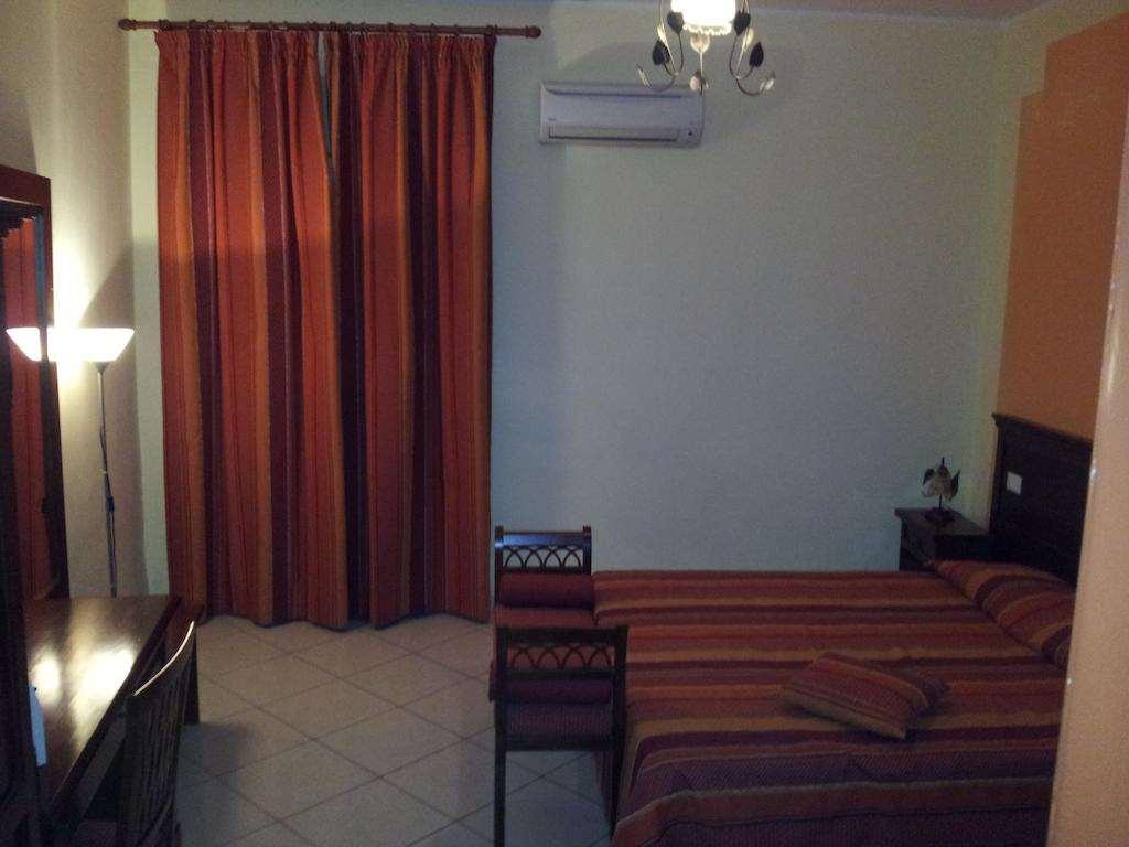 George Hotel Barcellona Pozzo di Gotto Zimmer foto