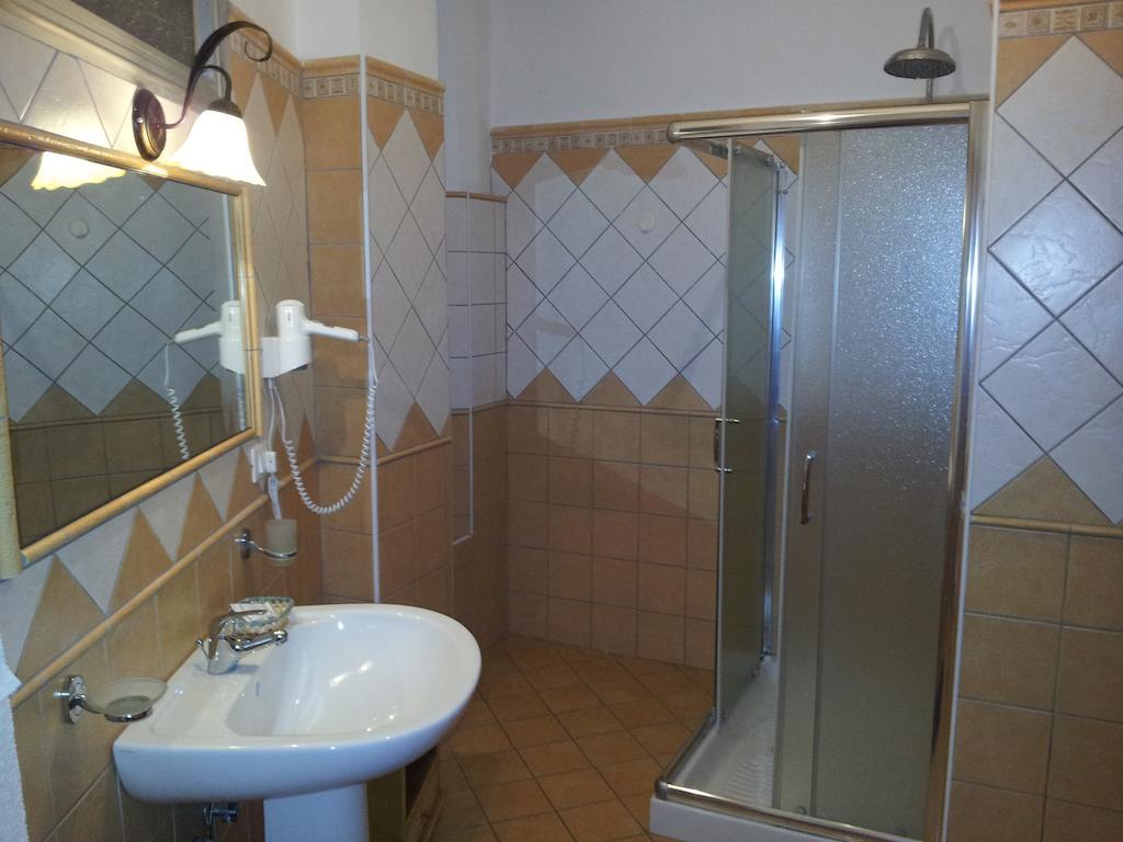 George Hotel Barcellona Pozzo di Gotto Zimmer foto